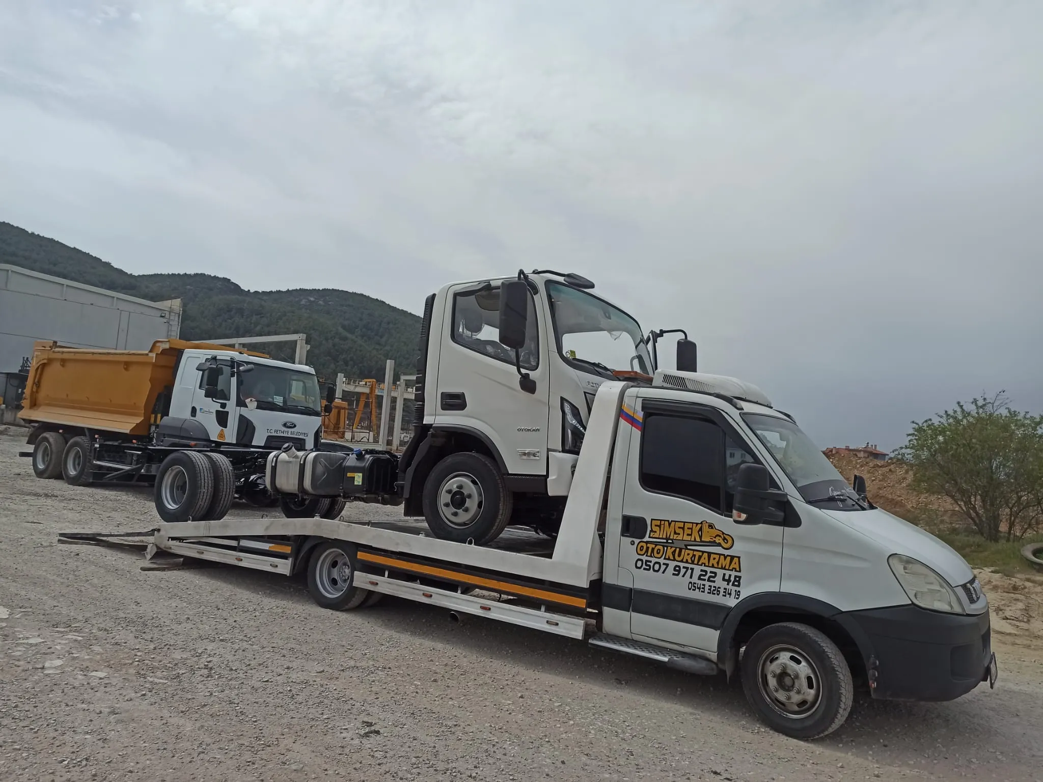 Tır çekme ve ağır araç kurtarma operasyonu