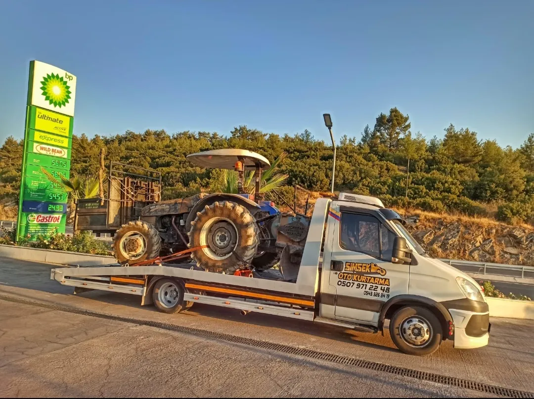 Traktör çekici ile taşıma operasyonu