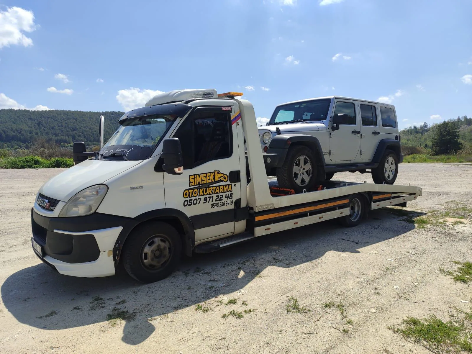 Jeep araç çekici ile taşıma