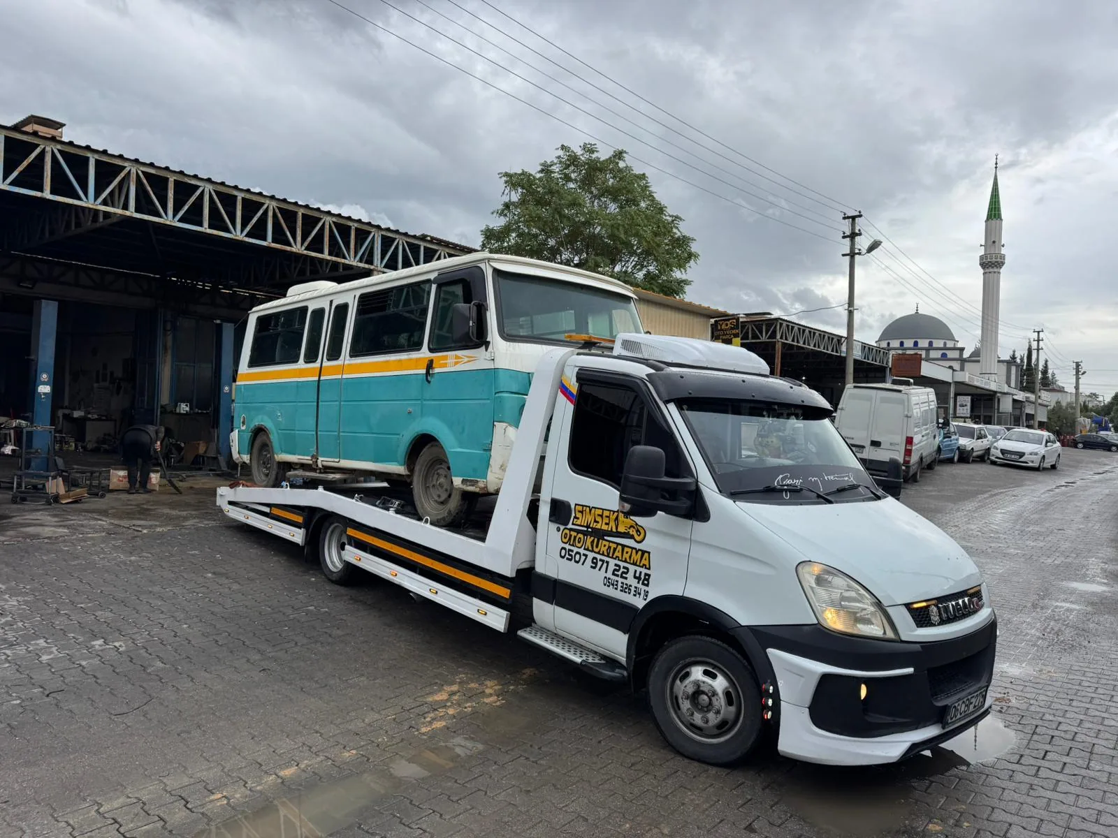 Minibüs çekici ile taşıma